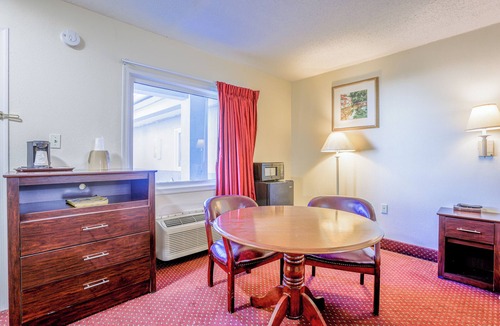White Stone Hotel | Whispering Pines by Hotel O Whitestone VA