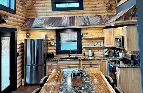 Elmira Cabin | Whispering Pines Cabin - Rustic Escape + Hot tub