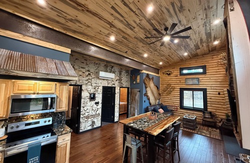 Elmira Cabin | Whispering Pines Cabin - Rustic Escape + Hot tub
