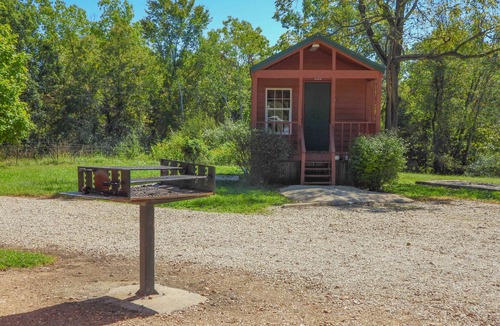 Leasburg Cabin | Whispering Pines Group cabin rental near Meramec River