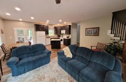 Singers Glen House | Whispering Pines mountain home
