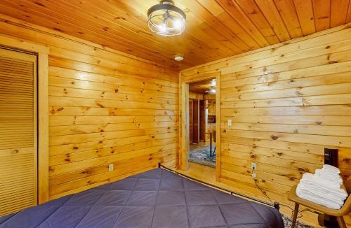 Glover House | Whispering Pines Retreat