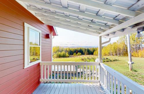 Glover House | Whispering Pines Retreat