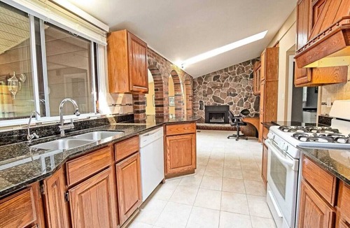 Kawartha Lakes Cottage | Whispering Pines Riverside Getaway