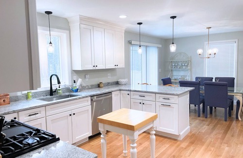 Kingston House | Whispering Pines | Sleeps 6 | Kingston NH