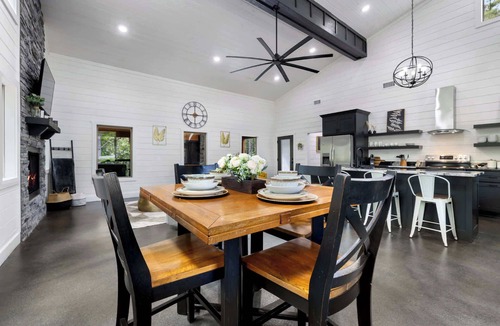 Pickens Cabin | Whispering Retreat Sleeps 4