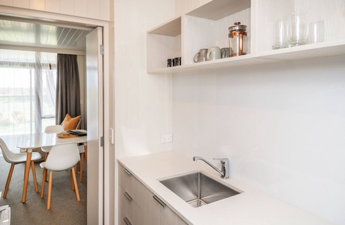 Gisborne Apartment | Whispering Sands Motel