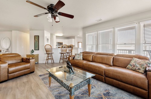 Manteo Condo | Whispering Sound: Waterfront | Pool/Gym Access