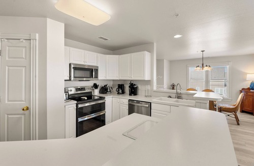 Manteo Condo | Whispering Sound: Waterfront | Pool/Gym Access