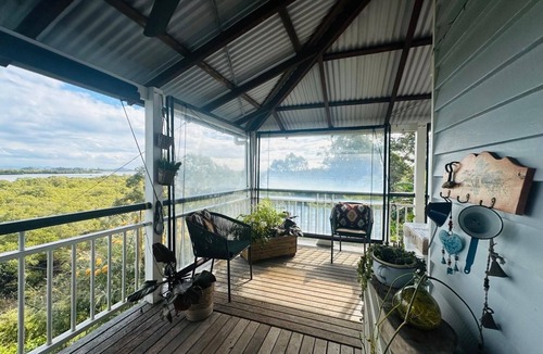 Brisbane House | "Whispering Waters"