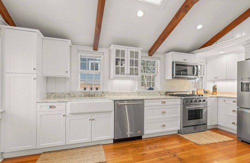 West Dennis House | Whispering Waters: 005-D Waterfront, Private Beach, Kayaks, SUPs