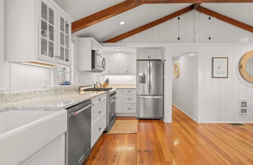 West Dennis House | Whispering Waters: 005-D Waterfront, Private Beach, Kayaks, SUPs