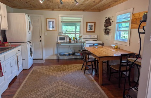 Fairview Cabin | Whispering Waters Cabin by The Creek