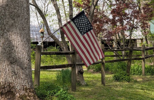 Fairview Cabin | Whispering Waters Cabin by The Creek