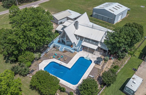Kingston House | Whispering Way Lake Retreat