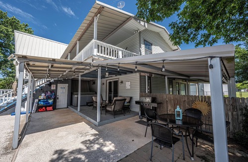 Kingston House | Whispering Way Lake Retreat