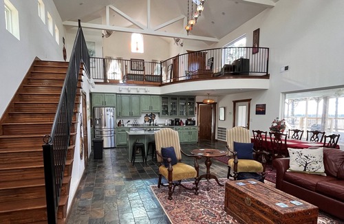 Hernando House | WHISPERING WINDS! Hot Tub and Pool.