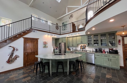 Hernando House | WHISPERING WINDS! Hot Tub and Pool.