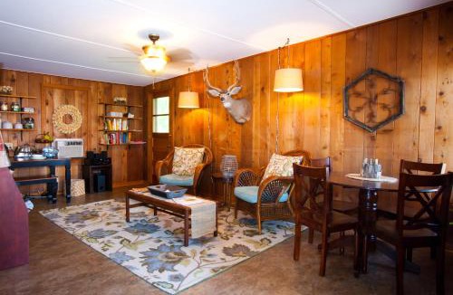 Sennett Hotel | Whispering Winds Motel