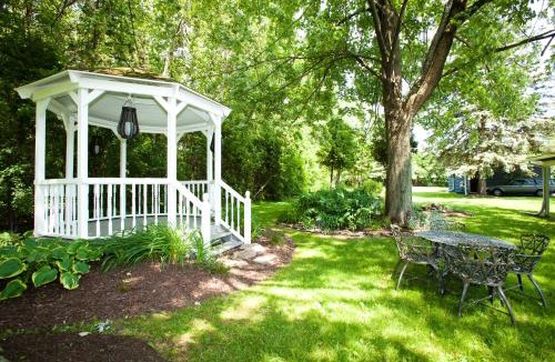 Sennett Hotel | Whispering Winds Motel