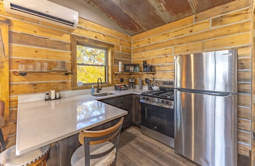 De Soto Cabin | Whispering Winds Sleep 2 Hot Tub, Whispering Winds Sleeps 2 Hot Tub