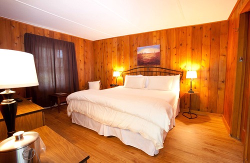 Sennett Hotel | Whispering Winds