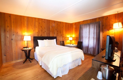 Sennett Hotel | Whispering Winds