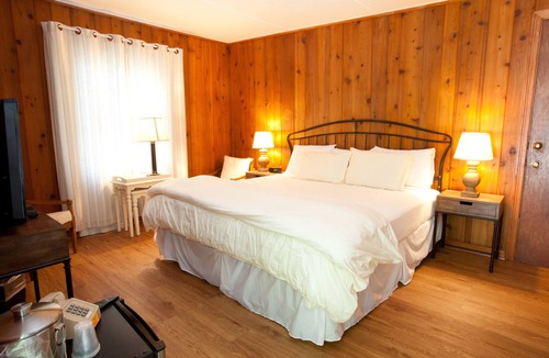 Sennett Hotel | Whispering Winds