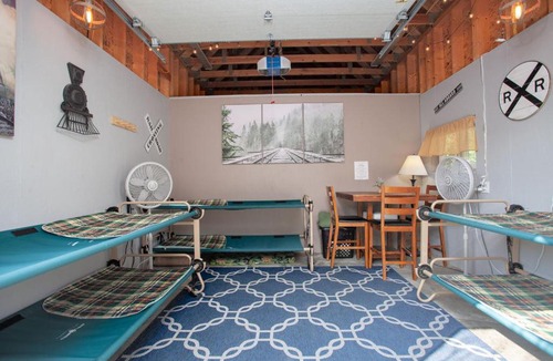 Leavenworth Other | WHISTLE POST INN