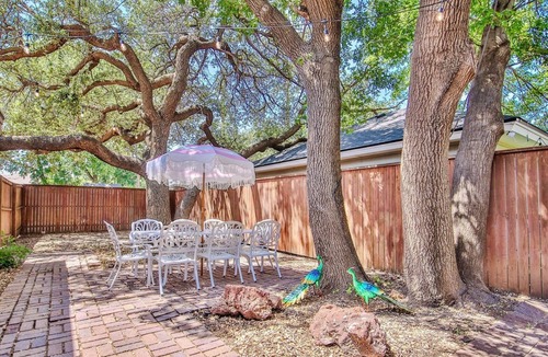Tech Terrace House | Whistledown Manor 1 block to TTU Hot Tub
