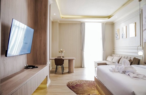 Old Jakarta Hotel | Whistler Garden Hotel