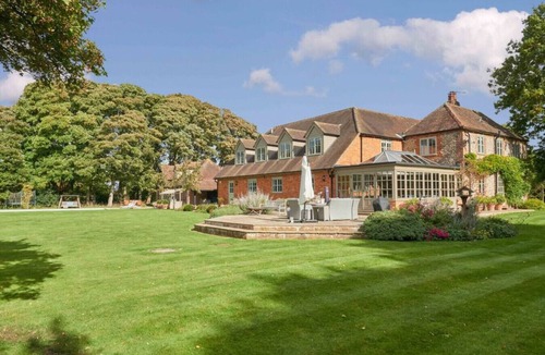 Turville House | Whistlers Perch - Heated Pool