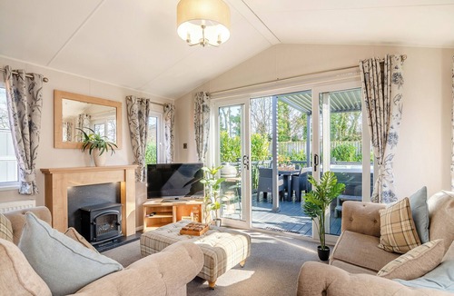 Arnold Ski Chalet | Whistling Kettle (Pet)