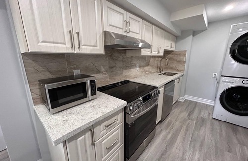 Whitby House | Whitby Gateway - 2BR 3BD 2WR Kitchen Laundry