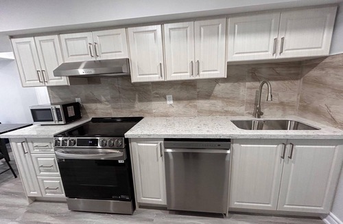 Whitby House | Whitby Gateway - 2BR 3BD 2WR Kitchen Laundry