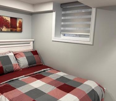 Whitby House | Whitby Hideout - 3BR, 5BD, 3WR, Pool Table, Sauna
