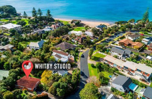 Mairangi Bay Apartment | Whitby Studio - Mairangi Bay Beach