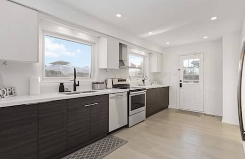 Whitby House | Whitby·Vacation home with heated pool