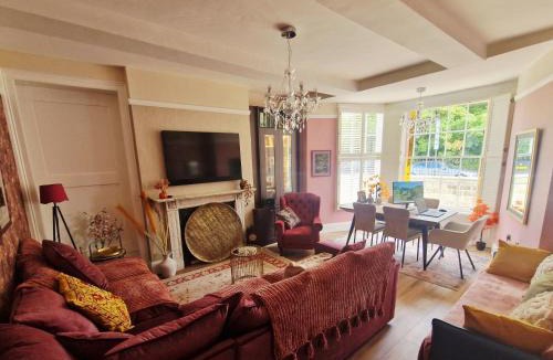 Whitchurch Apartment | Whitchurch Clock Tower Apartment