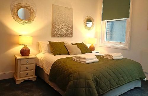 Whitchurch Apartment | Whitchurch High Street Hideaway