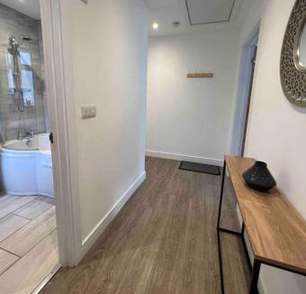 Barrow Gurney Apartment | White 3 bed bungalow with en-suite and parking