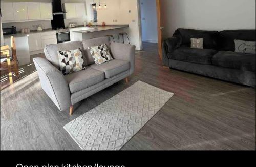 Barrow Gurney Apartment | White 3 bed bungalow with en-suite and parking