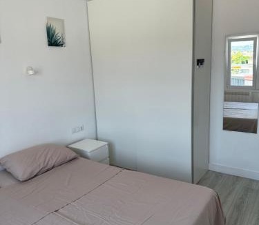 Lloret Town Center Apartment | White Apartment