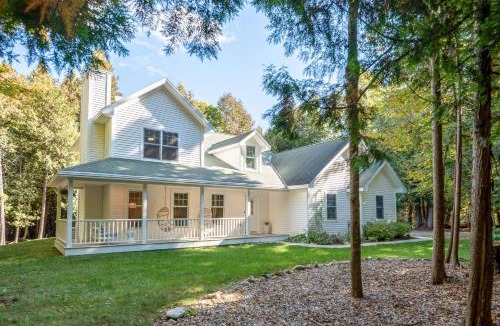 Rowleys Bay House | White Cedar Retreat