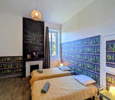Condom Bed & Breakfast | White Chapel