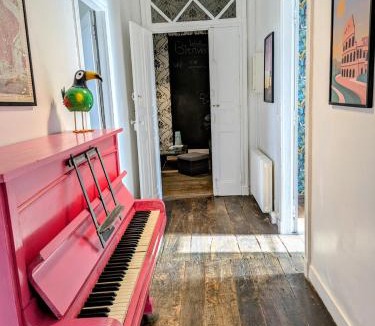 Condom Bed & Breakfast | White Chapel