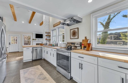 East Setauket House | White Cottage East Setauket