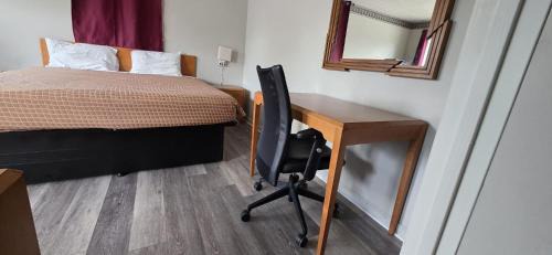 Pine Mountain Hotel | white columns motel