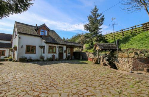 Farlow House | White Cottage