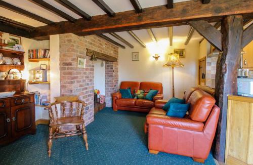 Farlow House | White Cottage